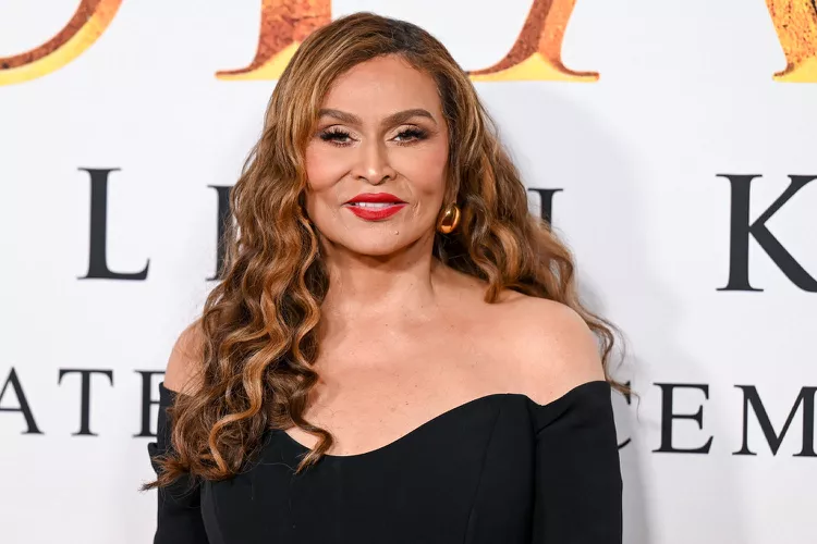 Beyoncé’s Mom Fires Back at Trolls Over Christmas Performance